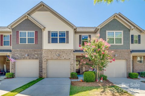 213 Ascot Run Way