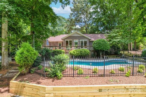 402 Travis Lane