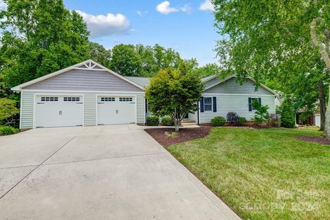 2685 Queens Drive sold home in Lincoln Forest, Lincolnton, NC