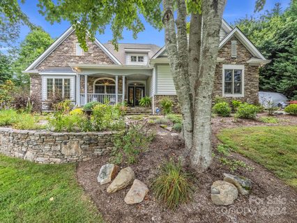 33 Willow Place Circle sold home in Willow Place, Hendersonville, NC
