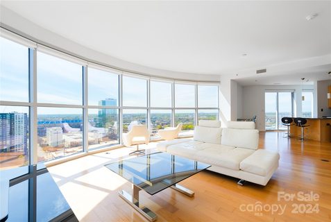 333 W Trade Street 1807