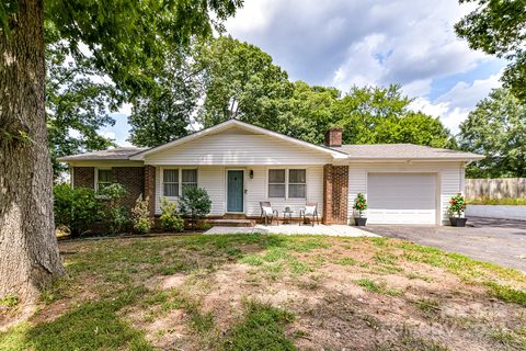 208 Cobblestone Lane sold home in Pine Hills, Concord, NC