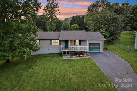 311 Hunters Ridge Drive sold home in Hunters Ridge, Mills River, NC