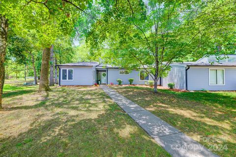 6618 Point Comfort Lane sold condo in Carmel Chace, Charlotte, NC
