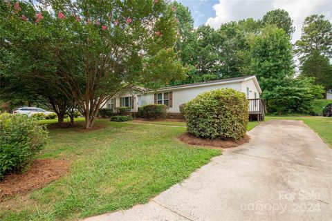 1062 Sentinal Oaks Drive sold home in Southwoods, Clover, SC
