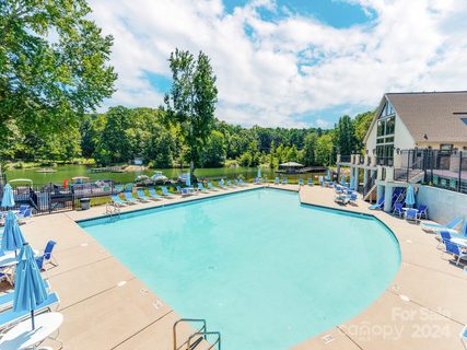 7947 Mariners Pointe Circle