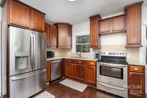 2138 Revolution Park Drive sold home in Westover Hills, Charlotte, NC