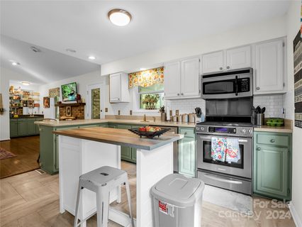 26 Chariot Court sold home in Hunters Crossing, Hendersonville, NC