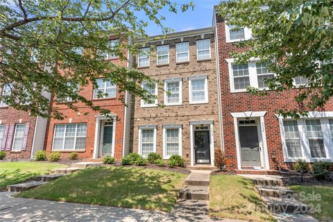 9908 Kings Parade Boulevard sold townhome in Townhomes at Ayrsley, Charlotte, NC