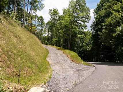 32 Tapestry Trail active home in Avalon, Waynesville, NC