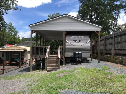 111 Hollywood Trail