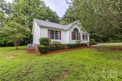 908 Blackstone Lane