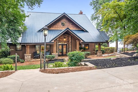 595 Kenway Loop