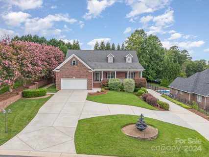 2706 Greenmont Circle
