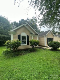 13732 Poppleton Court