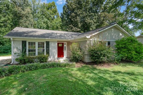 8210 Willowlake Court sold home in Marlwood Forest, Charlotte, NC