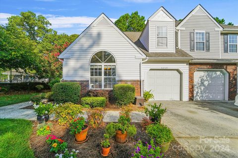 8260 Southgate Commons Drive sold townhome in Southgate Commons, Charlotte, NC