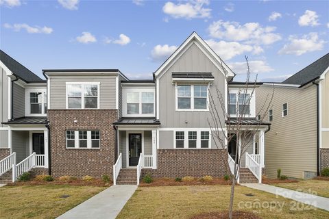 114 Glencoe Lane 104 sold townhome in CARRIAGE CLUB TOWNHOMES, Mooresville, NC
