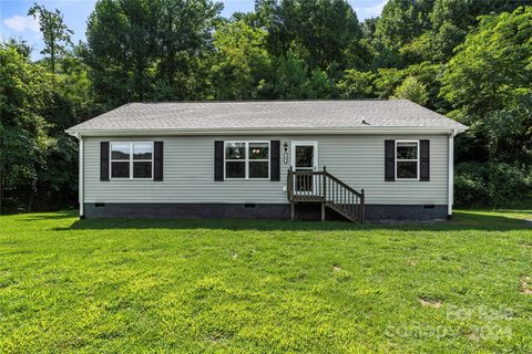 267 Inglewood Cove Road sold home in Country Place Of Waynesville, Waynesville, NC