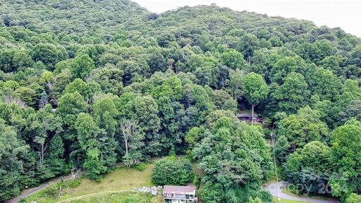 00 Friendly Acres Drive active home in Friendly Acres, Waynesville, NC