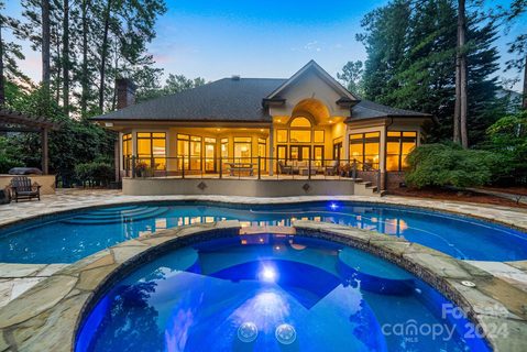 18943 Peninsula Point Drive