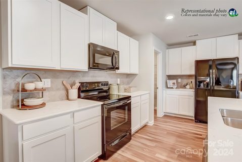 10123 Chatham Run Lane sold home in The Retreat at Cameron Commons, Charlotte, NC