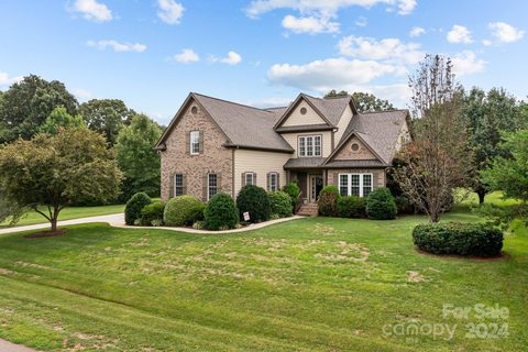 3218 Mountain Creek Drive sold home in Mountain Creek Ridge, Sherrills Ford, NC