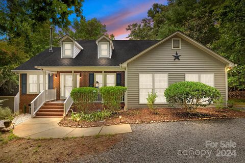 6915 Live Oaks Lane sold home in Plantation Forest, Waxhaw, NC