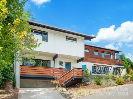 Previously sold for $701,369