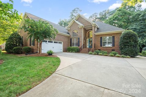 2575 Penngate Drive sold home in Lakepointe North, Sherrills Ford, NC