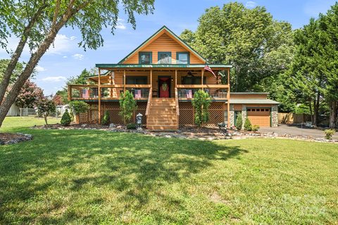 120 Shoreline Loop sold home in Bay View Estates, Mooresville, NC