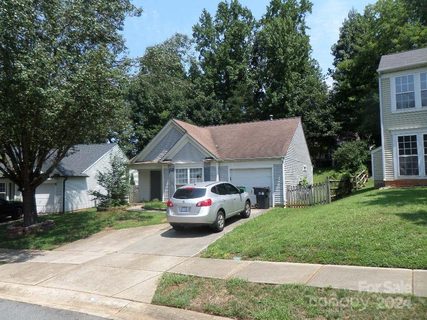 1438 Chimney Rock Court sold home in Silverstone, Charlotte, NC