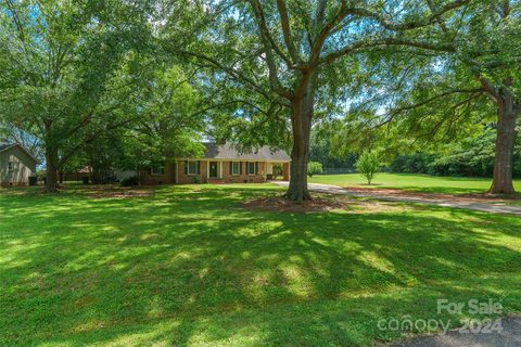 261 Sherwood Circle