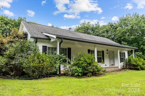 370 Laurel Heights Drive sold home in Laurel Heights Estates, Burnsville, NC