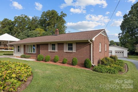 202 Peachtree Street sold home in Hall Park, Belmont, NC