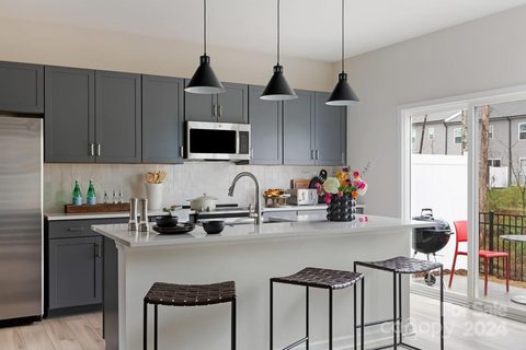 8004 Lerwick Trail