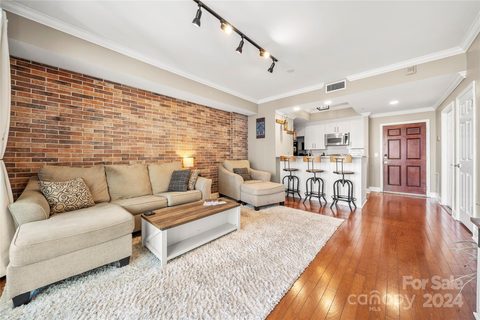 300 W 5th Street 539