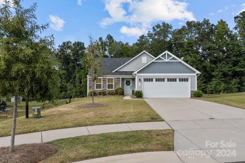 611 Nw Holly Grove Court