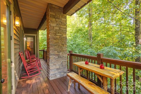 150 2 Saddle Notch Lane active home in Bear Lake Reserve, Tuckasegee, NC