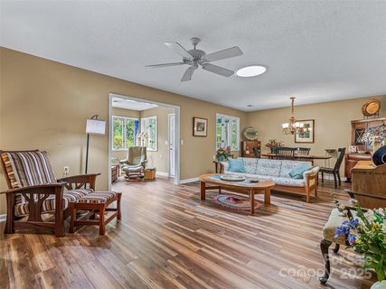 144 Derbyshire Drive sold home in Blue Ridge Villas, Hendersonville, NC