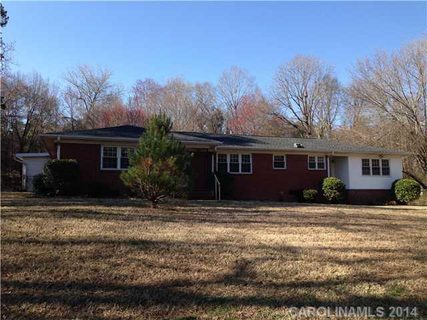 8533 Pine Circle