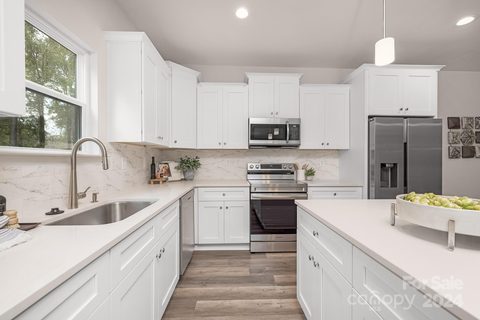 6206 Cambridge Drive sold home in College Park, Harrisburg, NC