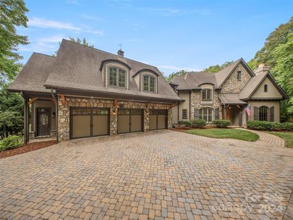 820 Blackthorne Lane