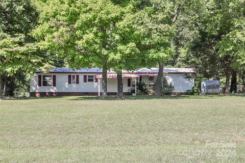 6423 Sherwood Lane sold home in Knottingham Forest, Denver, NC