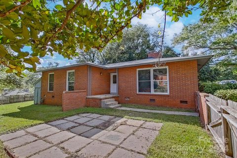 854 E Woodlawn Road