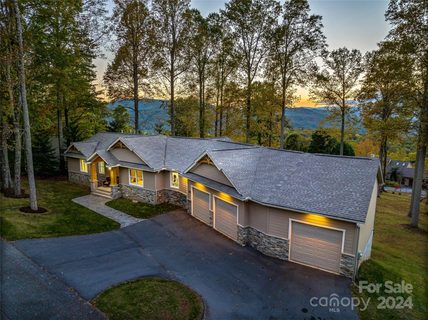 948 Eagles Court sold home in Rambling Hills, Hendersonville, NC