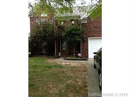 2577 Ne Governors Pointe Court