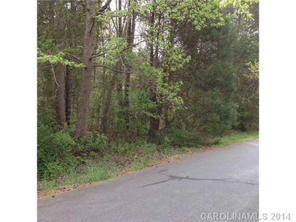 2305 Lakeview Circle