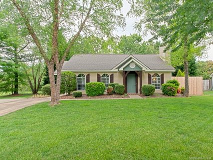 16610 Glenfurness Drive sold home in Norman Shores, Huntersville, NC