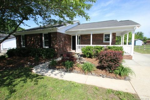 3362 Farm Lake Drive sold home in Parkview, Concord, NC